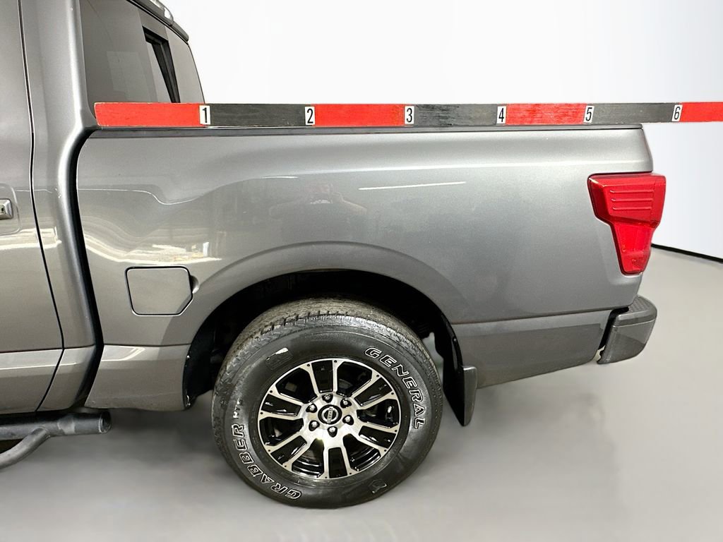 Used 2021 Nissan Titan SV w/ SV Convenience Package image 30