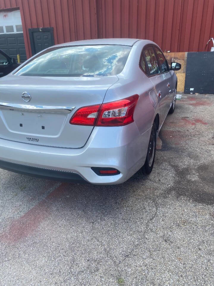 Used 2018 Nissan Sentra S image 2