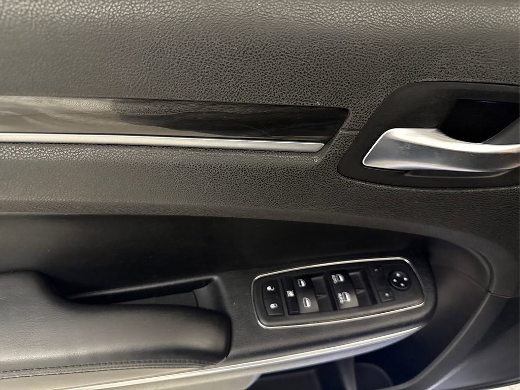 Used 2018 Chrysler 300 Touring w/ Driver Convenience Group RWD image 30