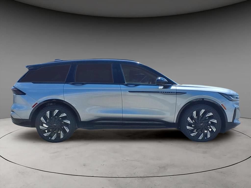 New 2025 Lincoln Nautilus Reserve w/ Jet Appearance Package AWD/4WD image 9