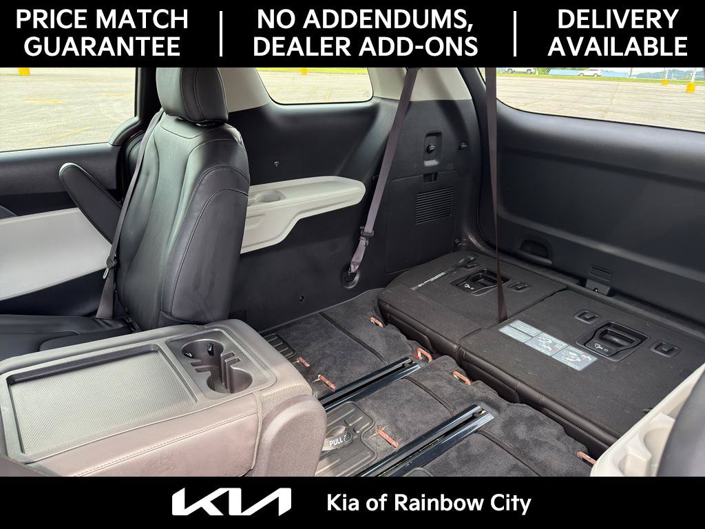 Used 2024 Kia Carnival LX FWD image 22