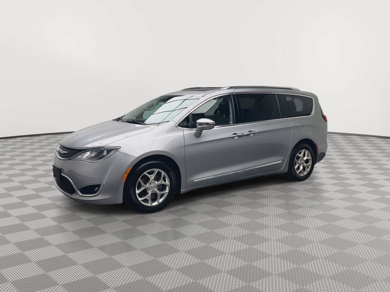 Used 2018 Chrysler Pacifica Limited FWD image 38
