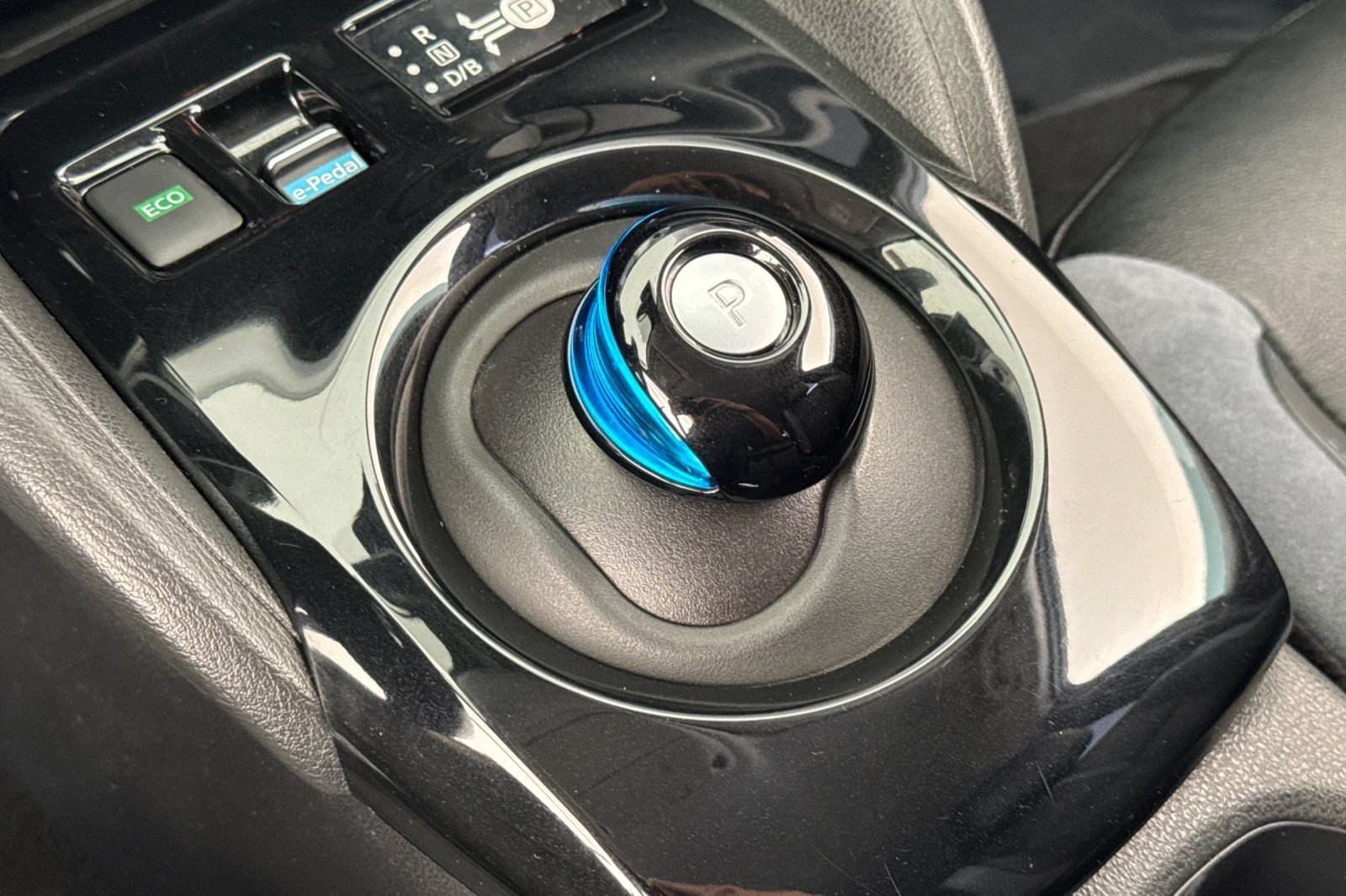 Used 2018 Nissan Leaf SL w/ SL Technology Package FWD image 16