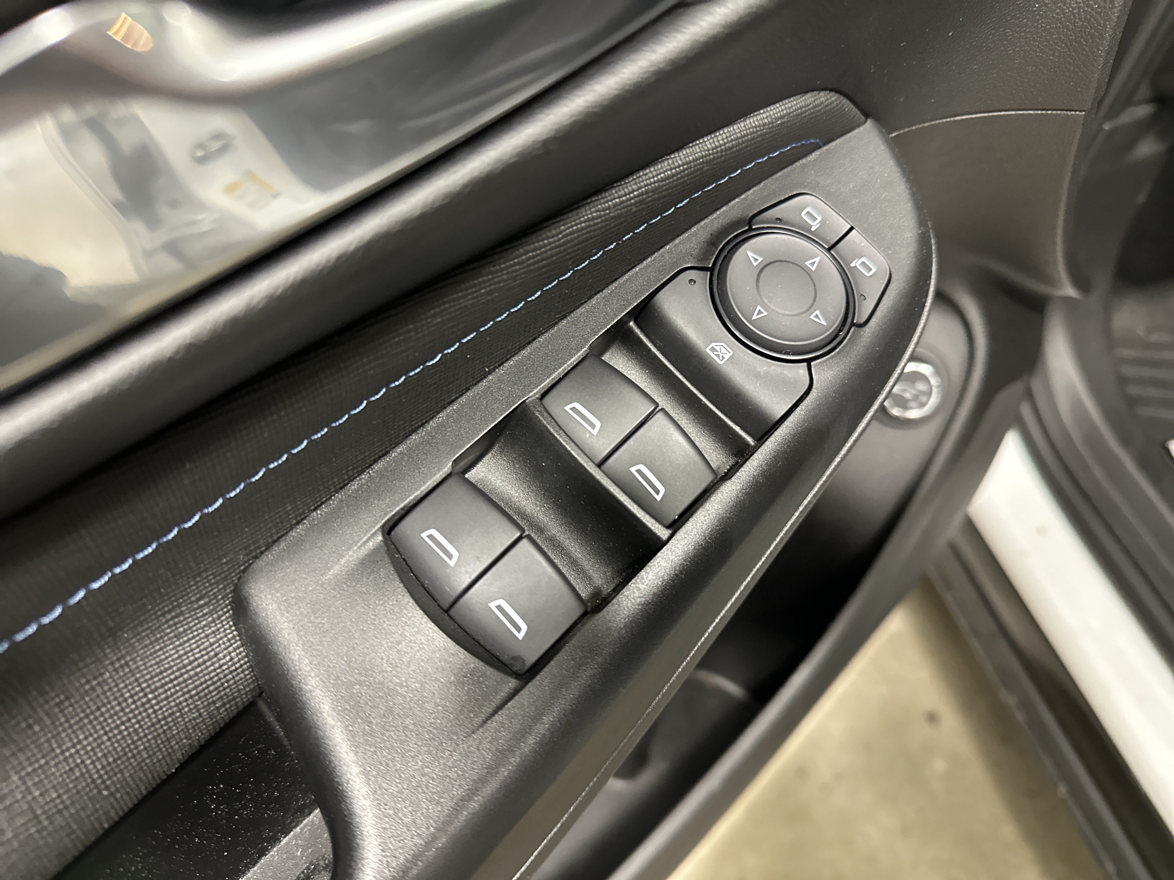 Used 2025 Buick Envista Sport Touring w/ Convenience I Package FWD image 17
