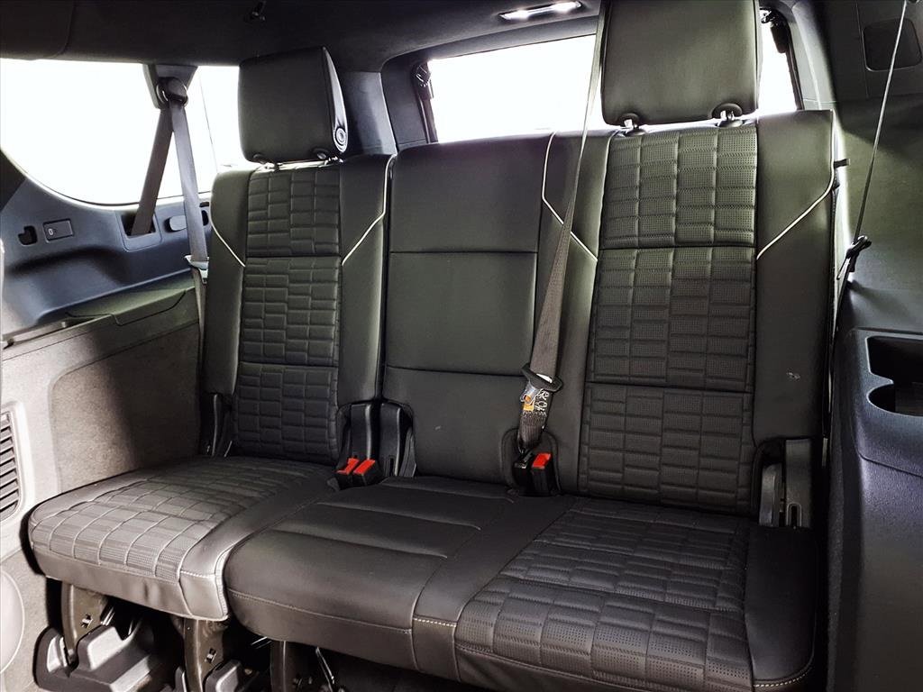 Used 2025 Cadillac Escalade ESV Sport Platinum image 9