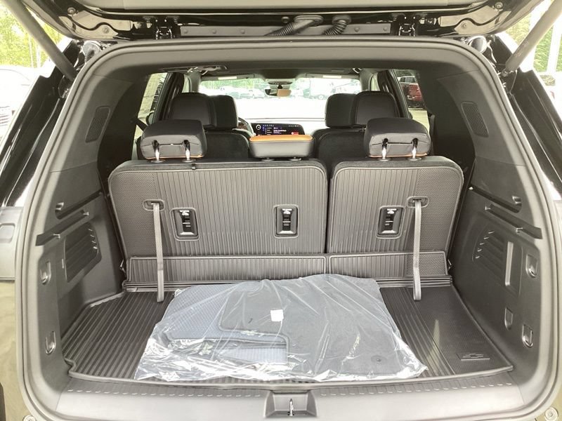 New 2027 Chevrolet Traverse Z71 w/ Enhanced Driving Package AWD/4WD image 13