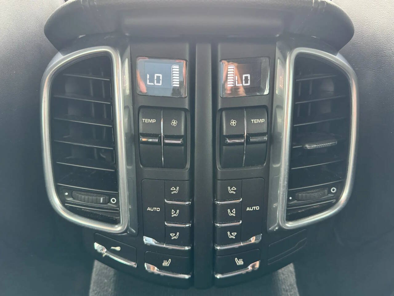 Used 2012 Porsche Cayenne S AWD/4WD image 38