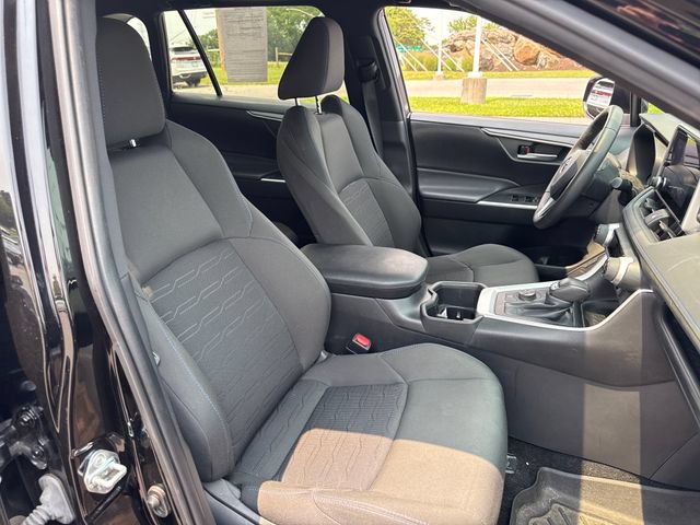 Used 2024 Toyota RAV4 SE w/ Convenience Package AWD/4WD image 11