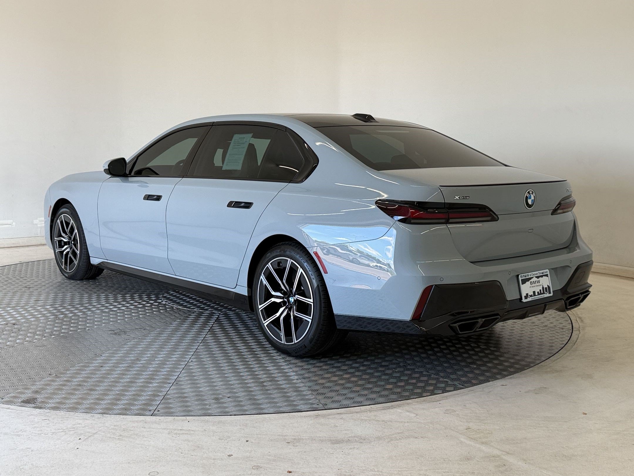 Certified 2023 BMW 760i xDrive AWD/4WD image 3