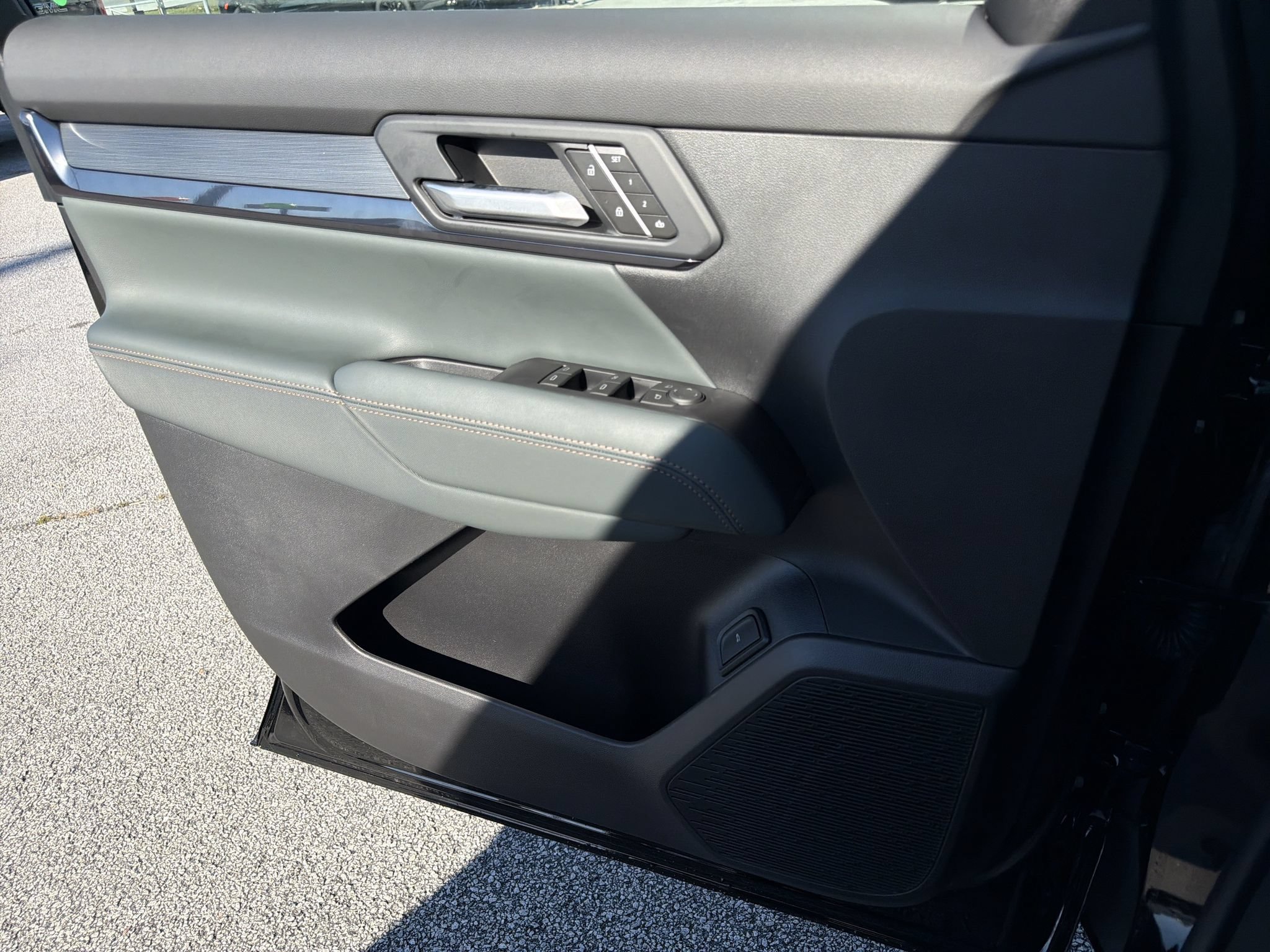 New 2027 GMC Terrain AT4 w/ Convenience Package III AWD/4WD image 13