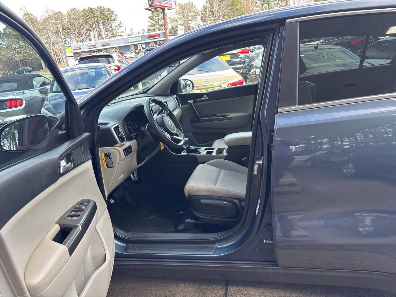 Used 2021 Kia Sportage LX image 9