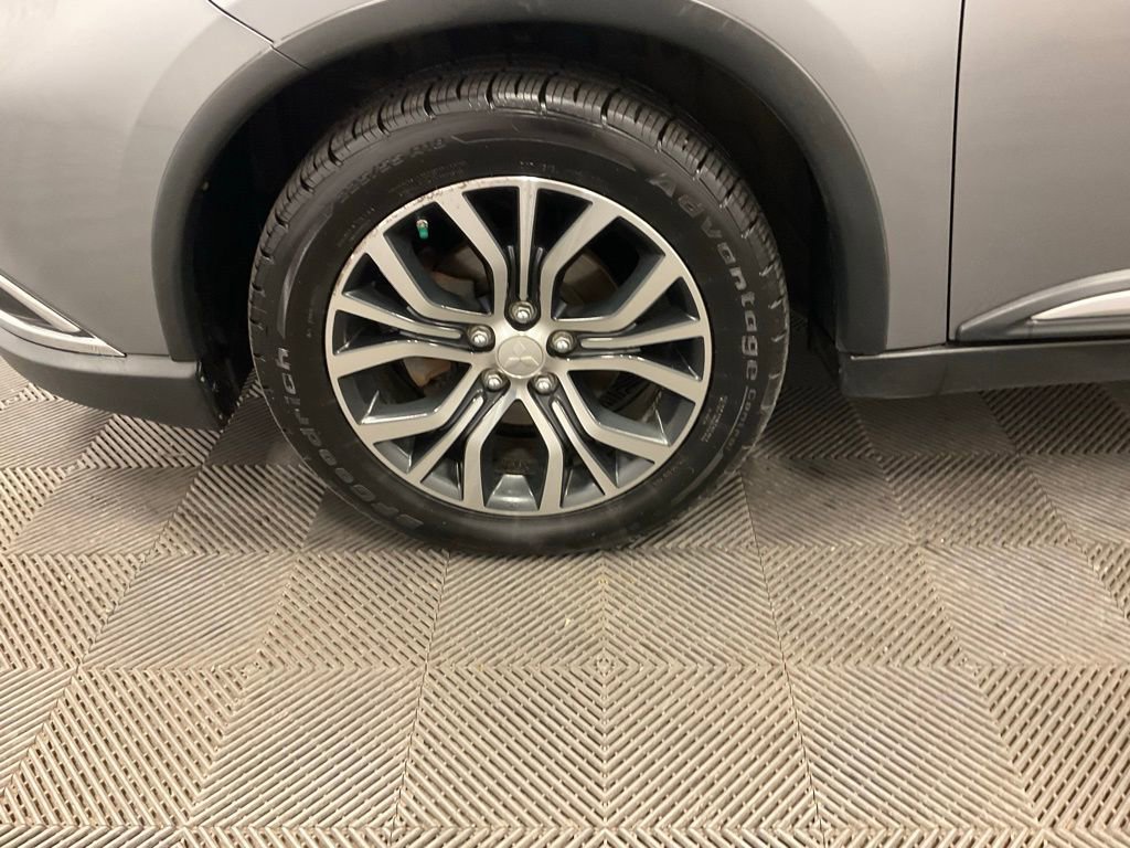 Used 2016 Mitsubishi Outlander GT AWD/4WD image 19