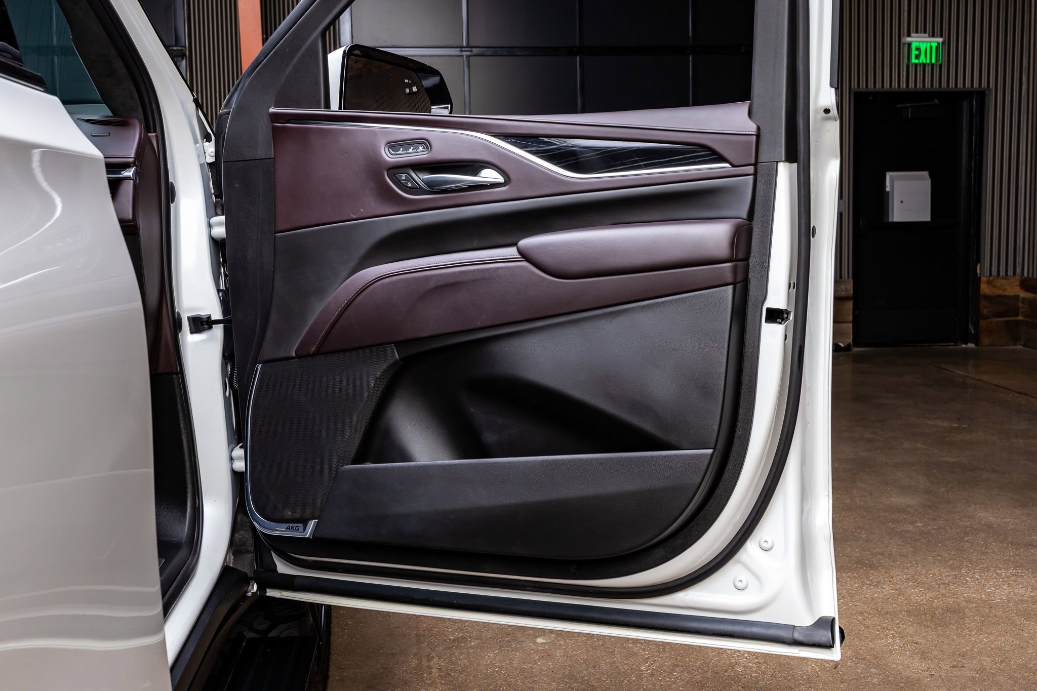 Used 2023 Cadillac Escalade ESV V AWD/4WD image 37