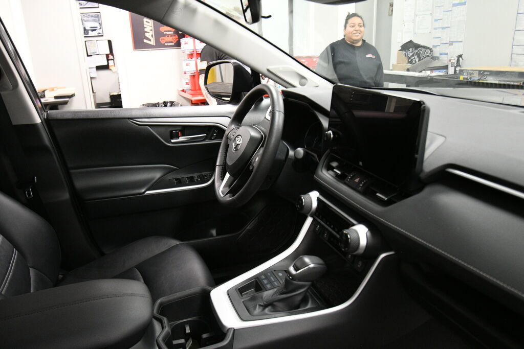 Used 2023 Toyota RAV4 XLE Premium AWD/4WD image 31