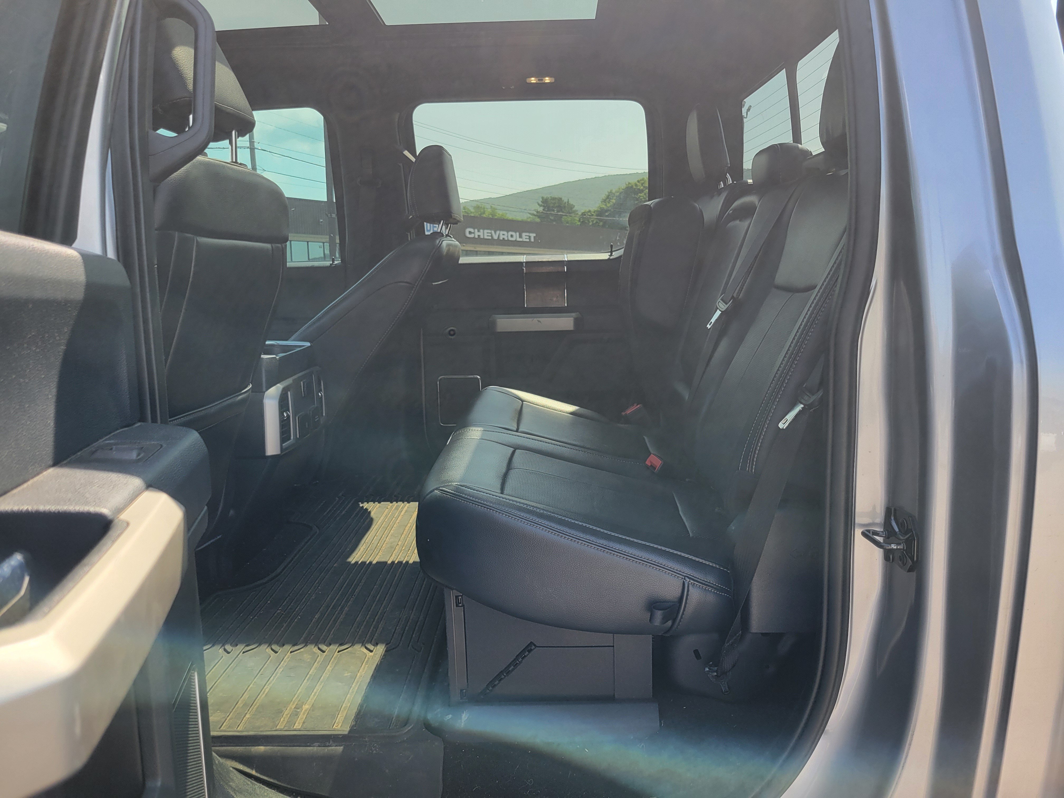 Used 2022 Ford F250 Lariat w/ Black Appearance Package AWD/4WD image 9