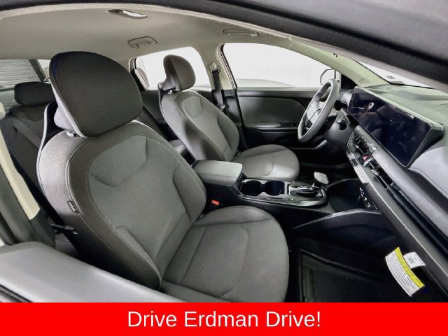 Used 2025 Kia K4 FWD image 23