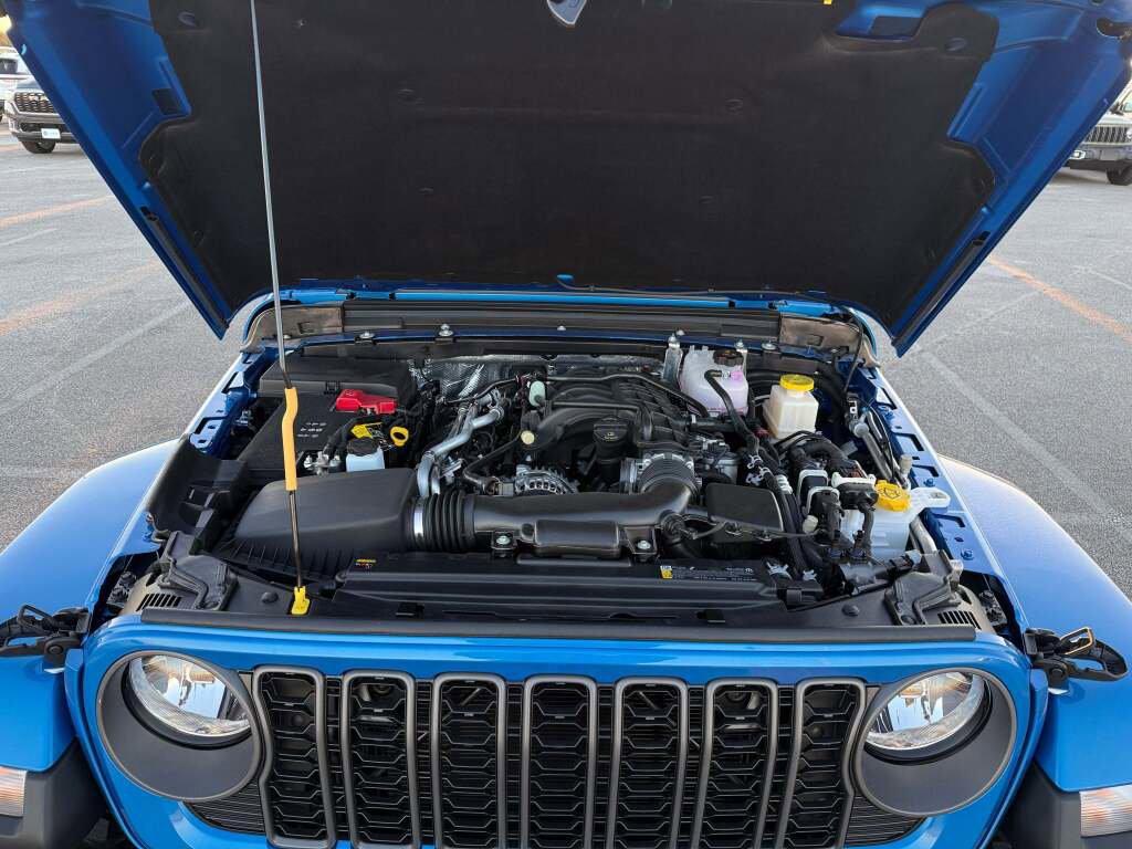 New 2025 Jeep Gladiator Sport image 18