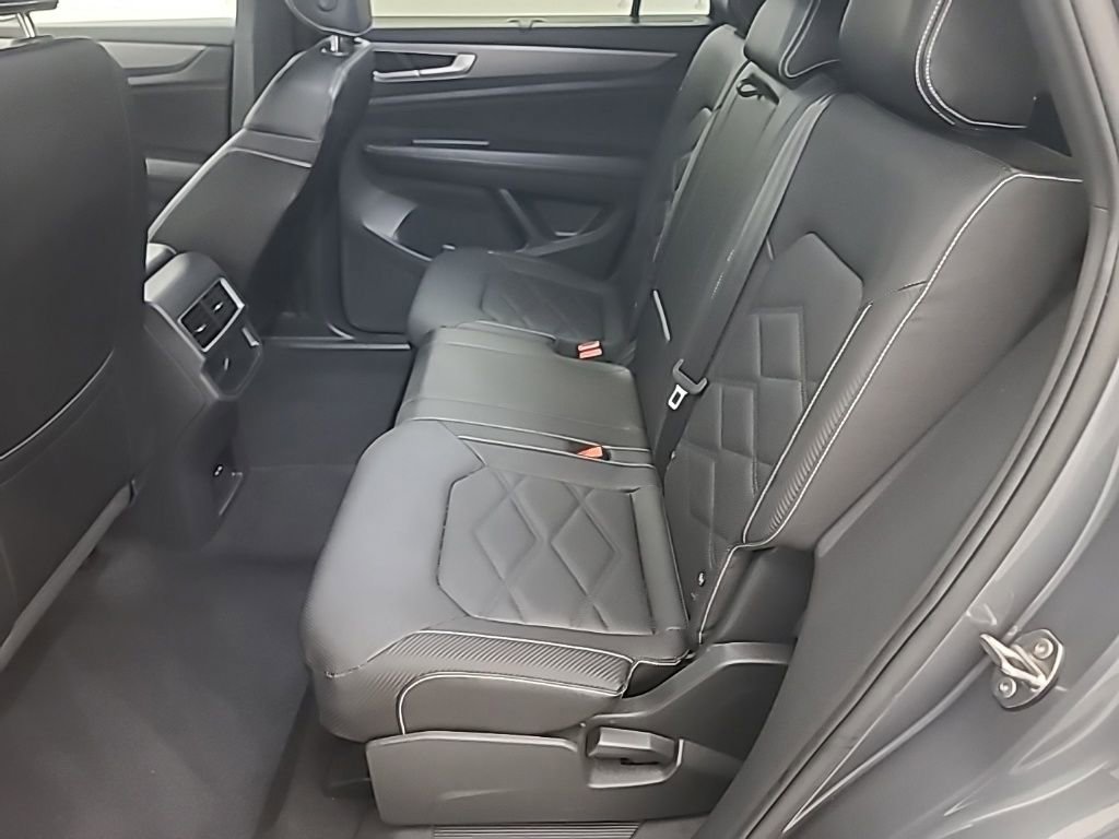 Used 2025 Volkswagen Atlas Cross Sport SE image 19