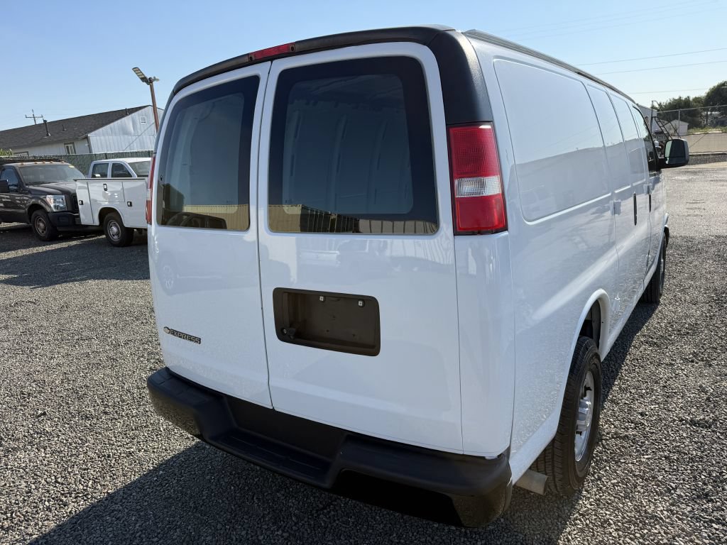 Used 2018 Chevrolet Express 2500 w/ Driver Convenience Package RWD image 7