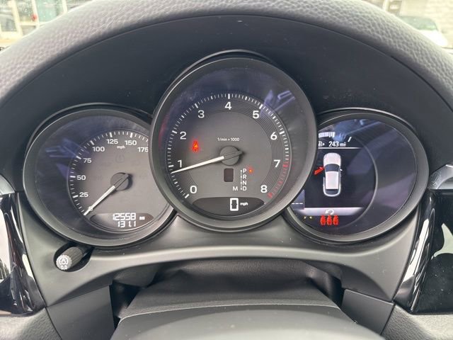 Used 2024 Porsche Macan Base image 29
