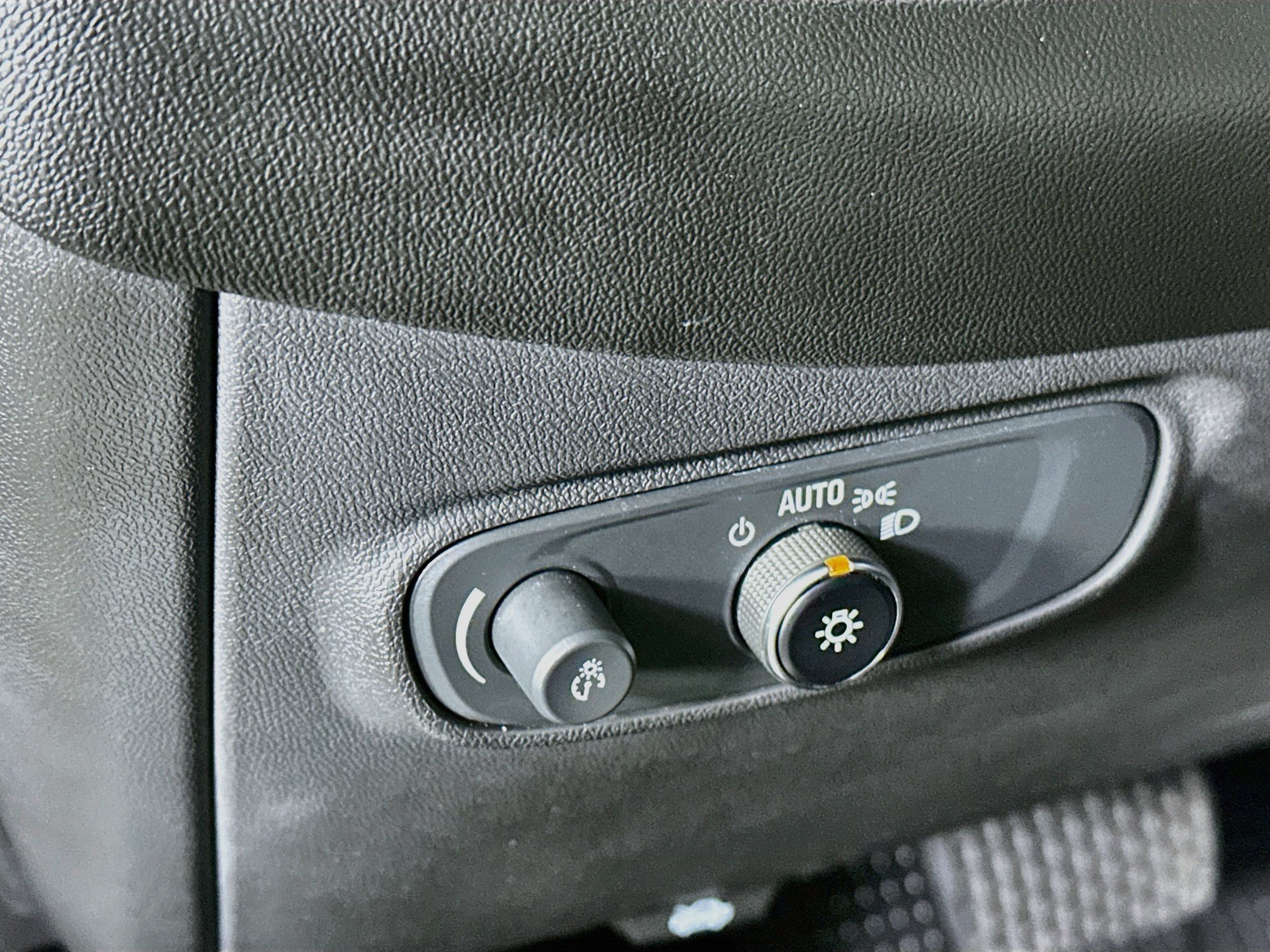Used 2022 Chevrolet Equinox LT w/ LPO, Floor Liner Package FWD image 17