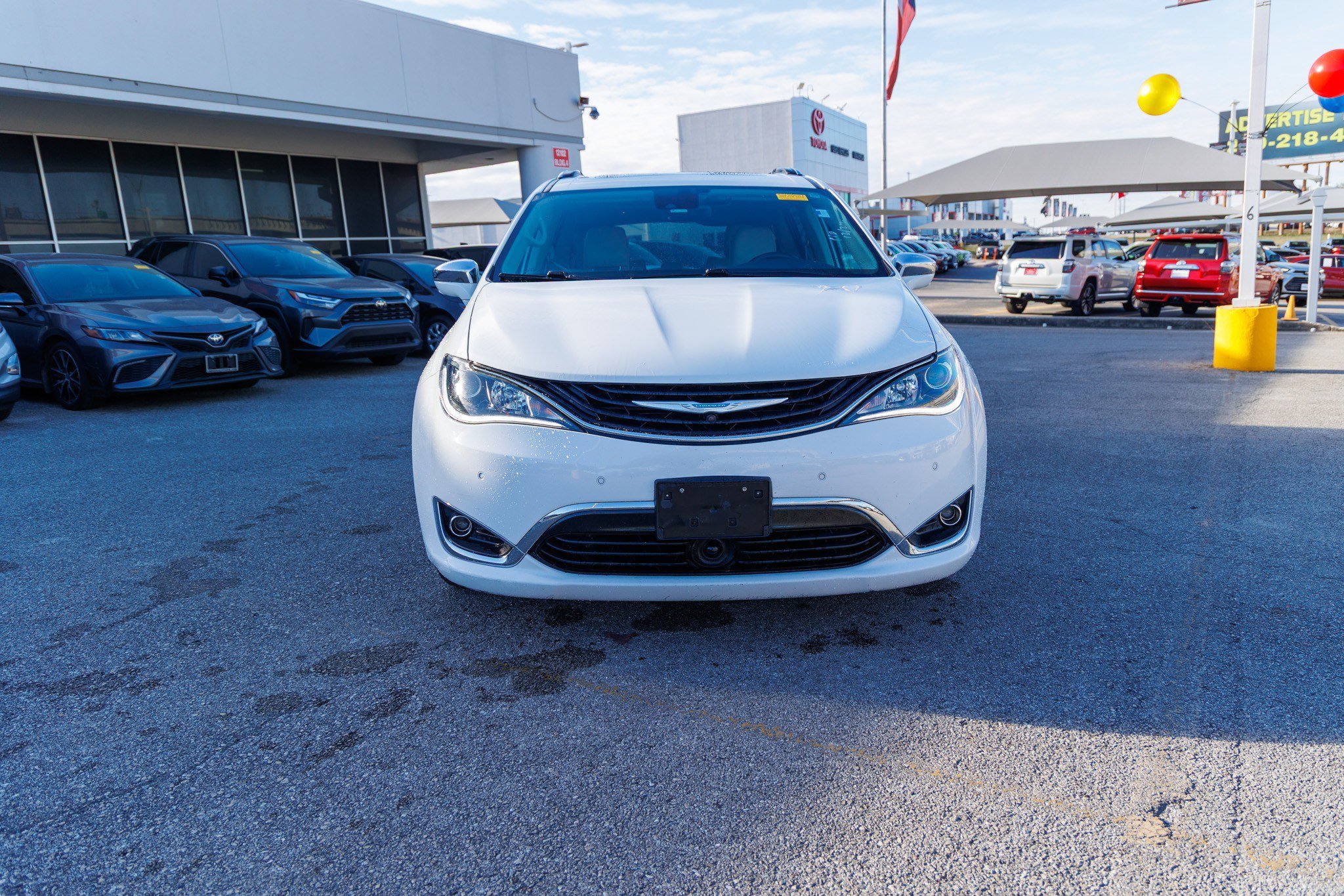 Used 2018 Chrysler Pacifica Limited w/ Advanced Safetytec Group image 3