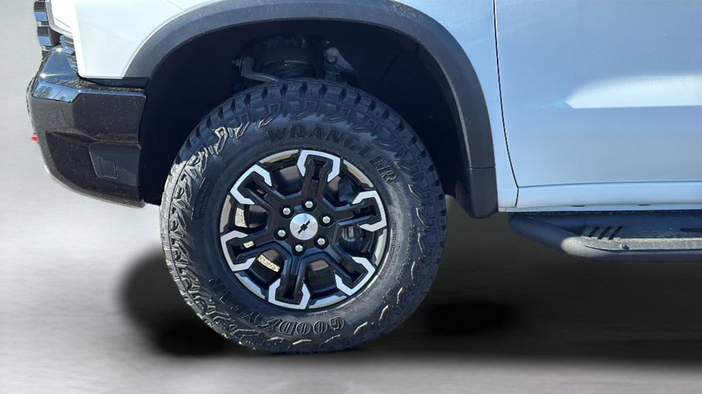 Used 2023 Chevrolet Silverado 1500 ZR2 image 9