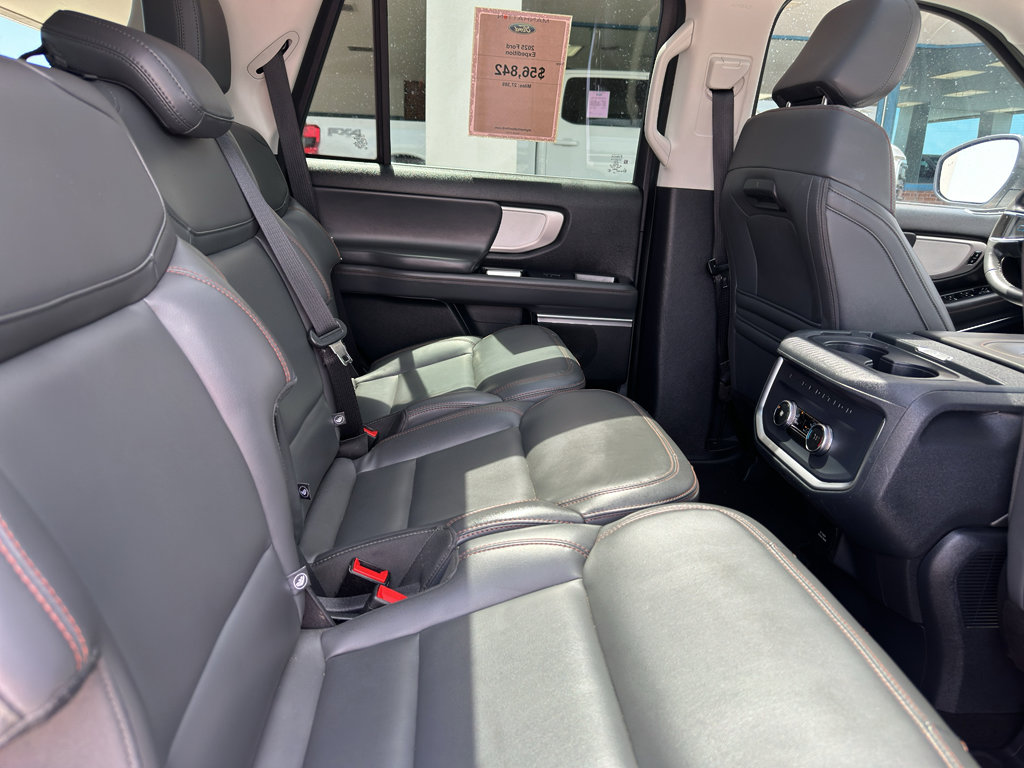 Used 2025 Ford Expedition Active AWD/4WD image 34