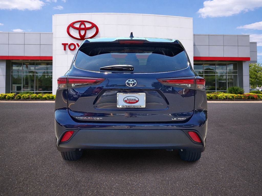 Used 2025 Toyota Highlander LE AWD/4WD image 6