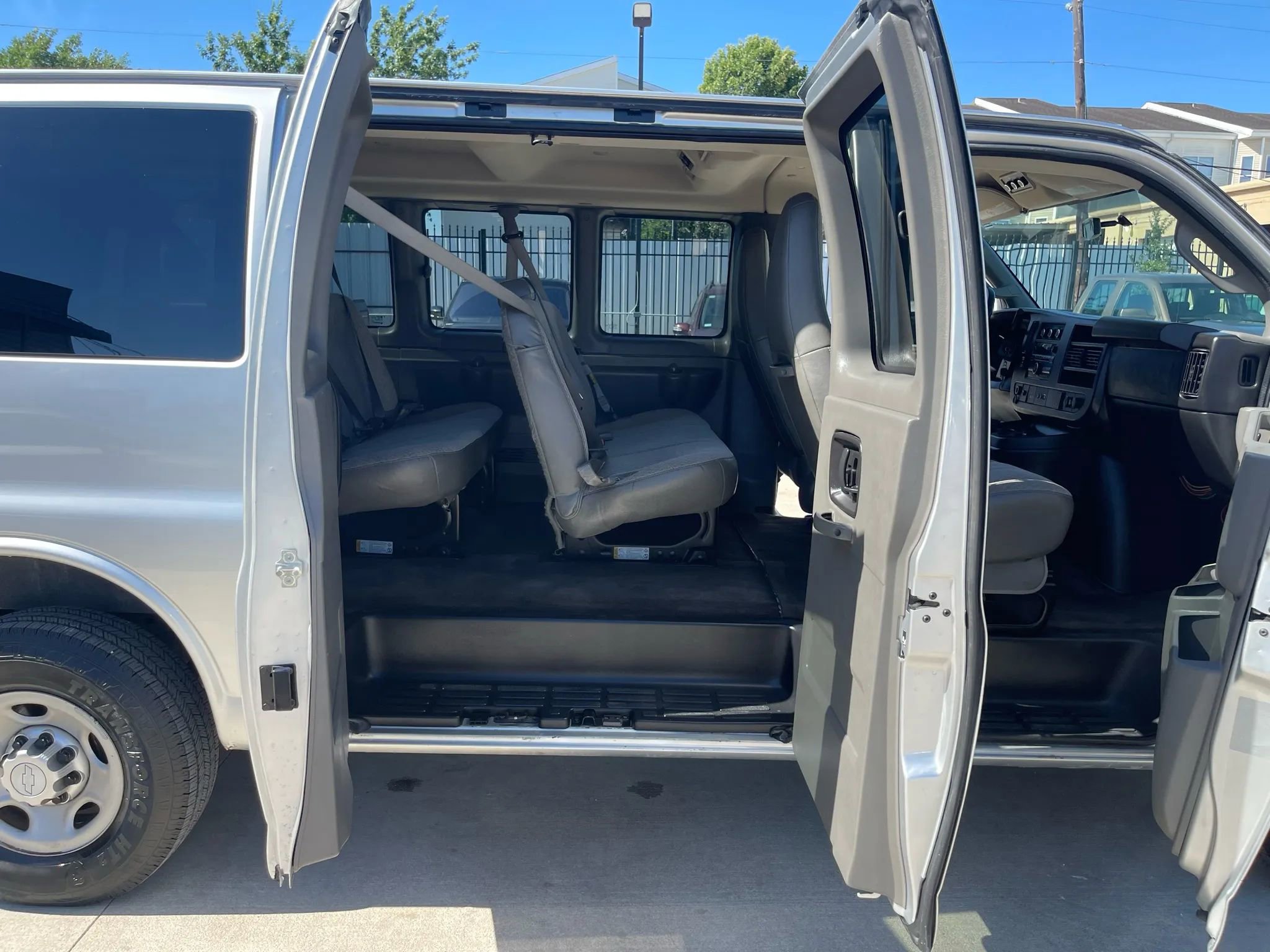 Used 2016 Chevrolet Express 2500 LS image 29