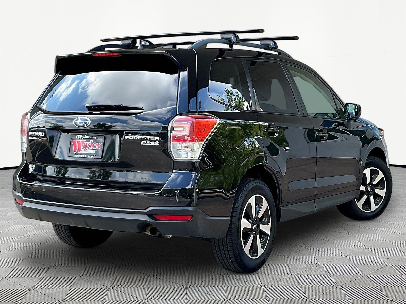 Used 2017 Subaru Forester 2.5i Premium w/ All-Weather Package AWD/4WD image 6