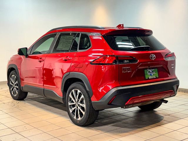 Used 2022 Toyota Corolla Cross XLE w/ Convenience Package image 11