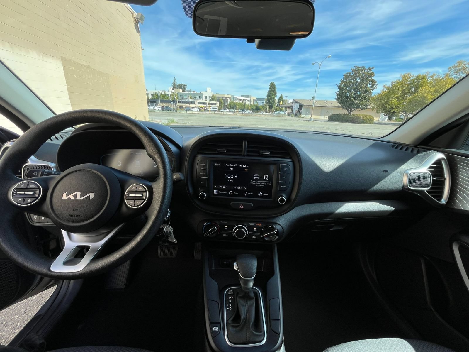 Used 2025 Kia Soul LX w/ LX Technology Package FWD image 30