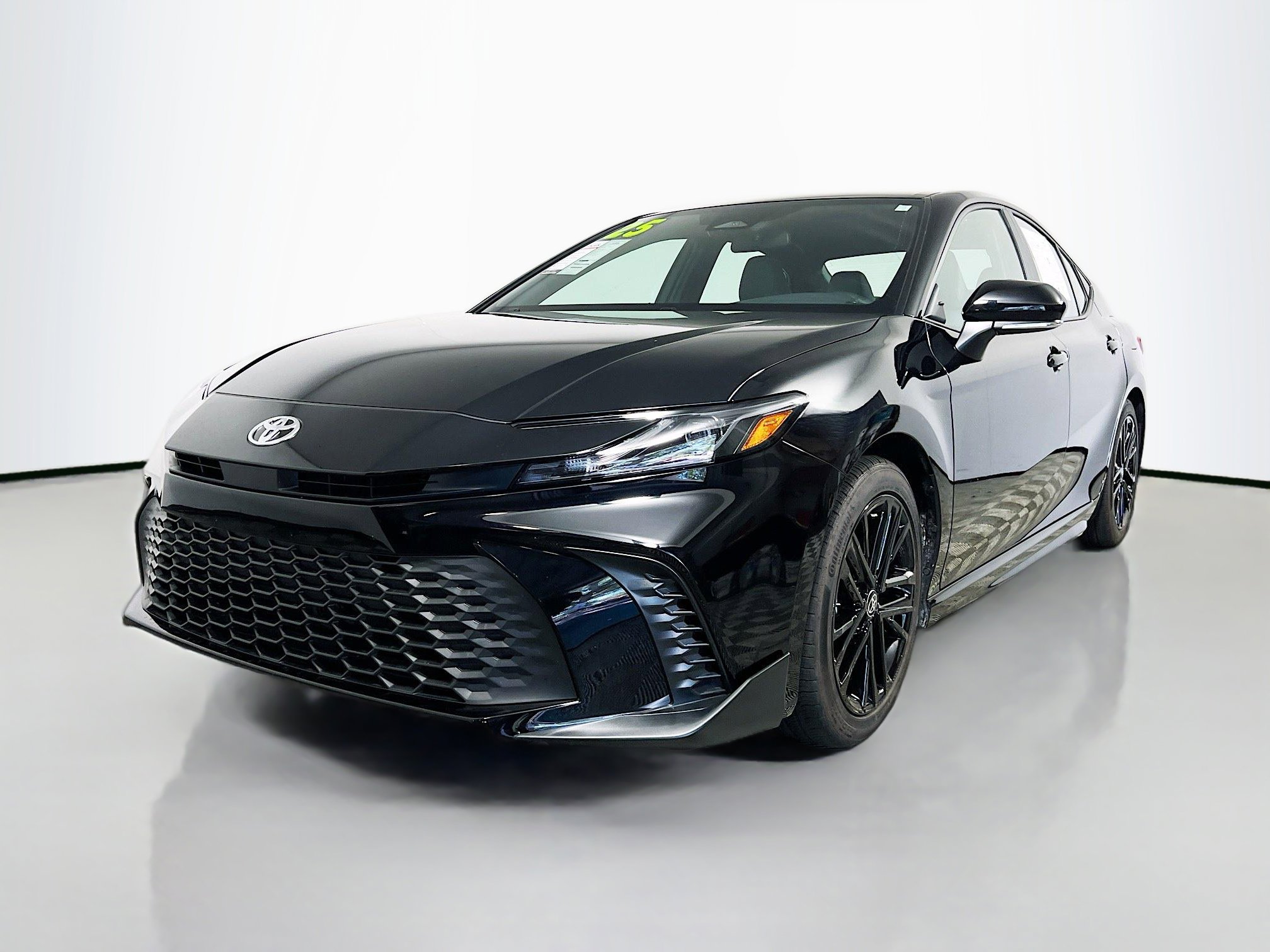 Used 2025 Toyota Camry SE FWD image 10