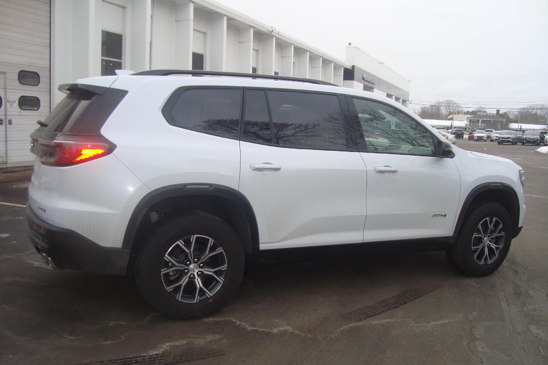 New 2026 GMC Acadia AT4 w/ LPO, Floor Liner Package AWD/4WD image 4