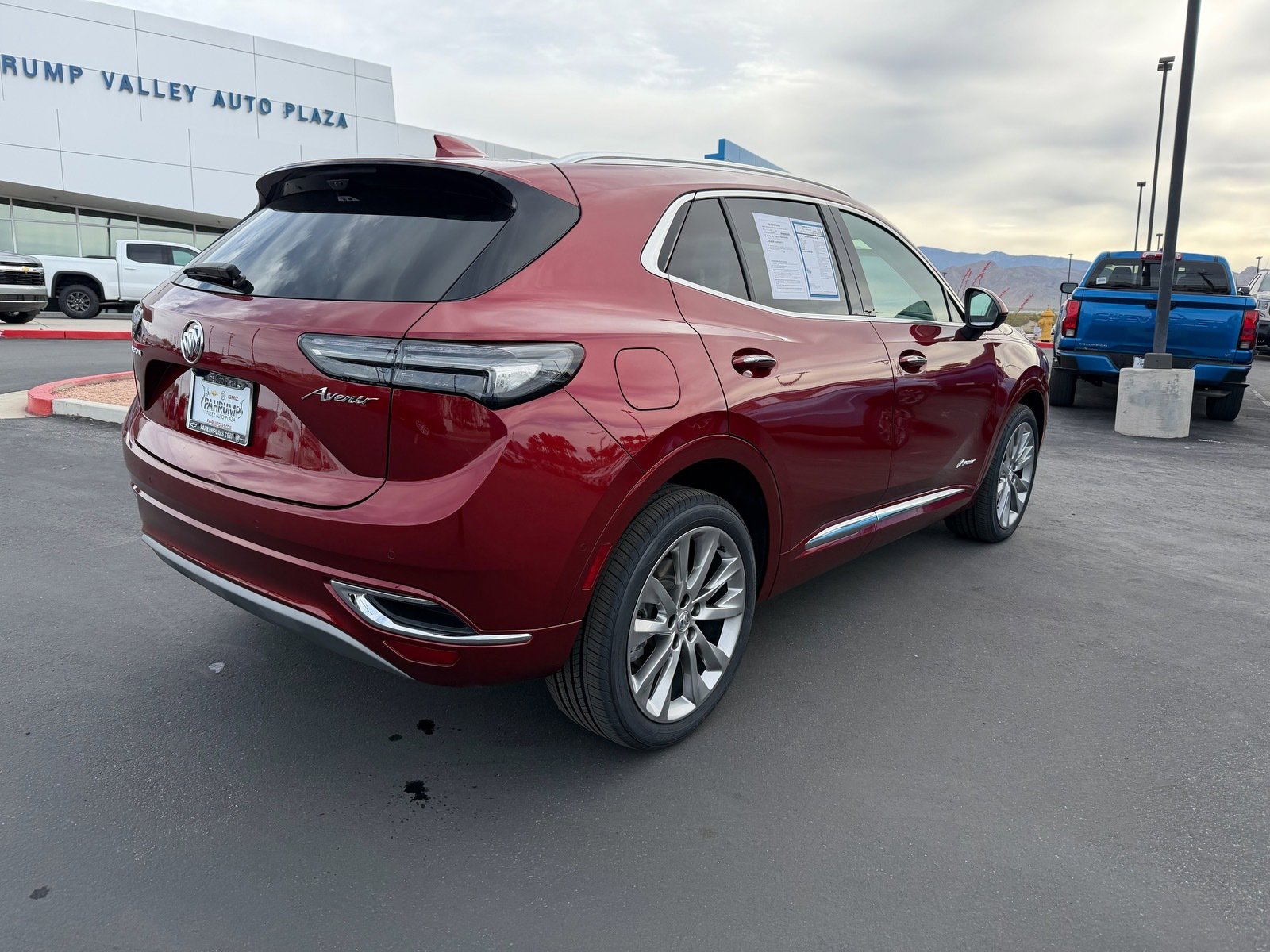 Used 2023 Buick Envision Avenir FWD image 3