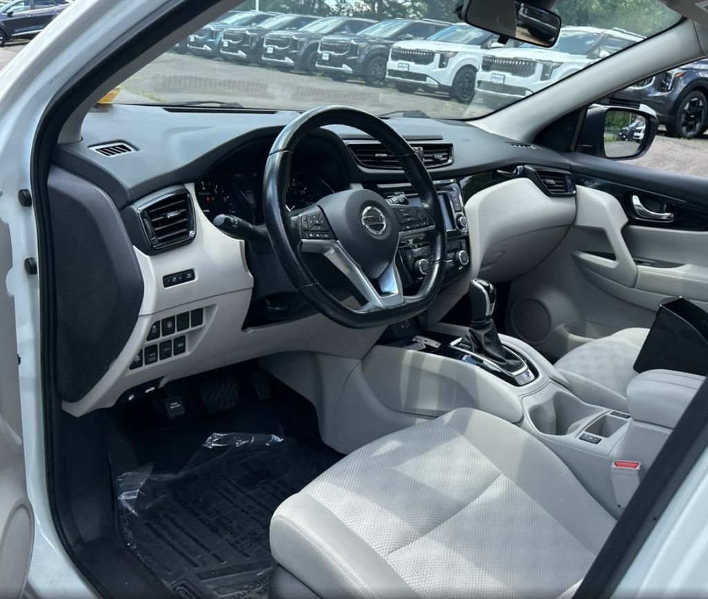 Used 2021 Nissan Rogue Sport SV AWD/4WD image 18