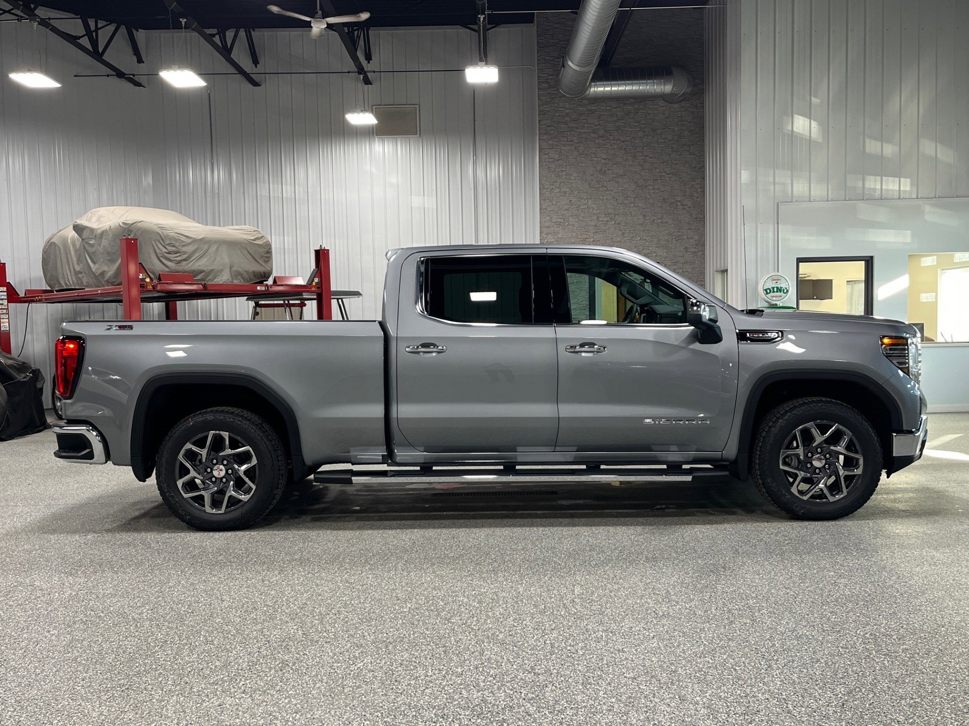 New 2026 GMC Sierra 1500 SLT w/ SLT Premium Plus Package AWD/4WD image 5