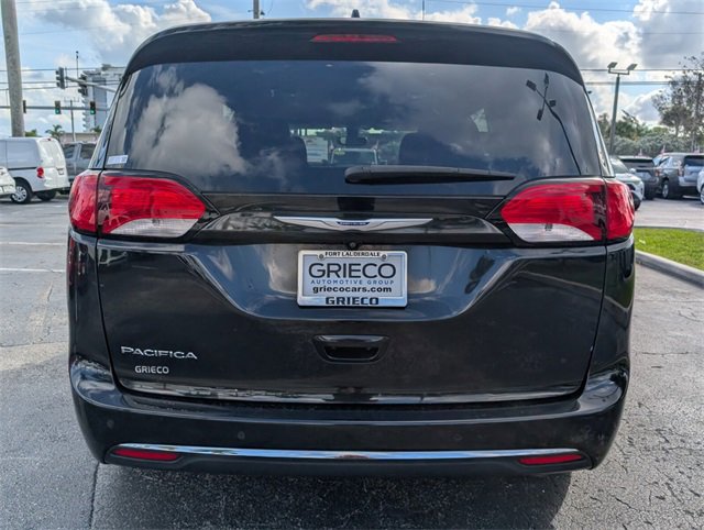 Used 2019 Chrysler Pacifica Touring Plus image 13