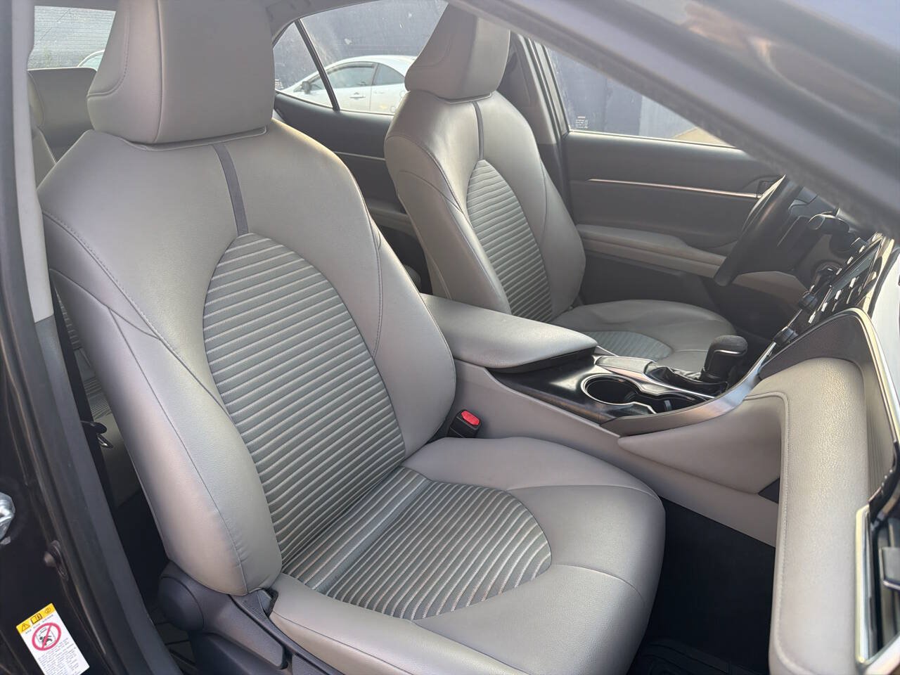 Used 2018 Toyota Camry SE FWD image 29
