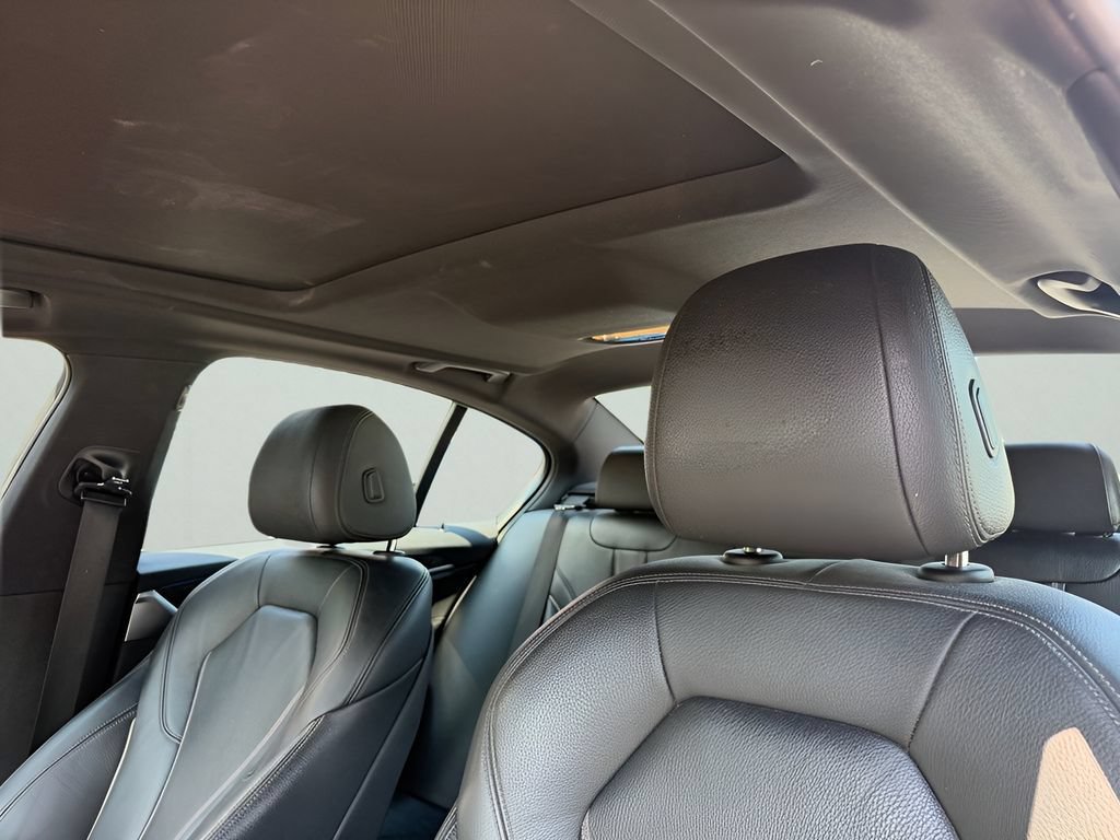 Used 2019 BMW 530e xDrive w/ Convenience Package AWD/4WD image 15