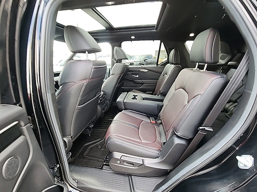 Certified 2025 Honda Pilot Black Edition image 27