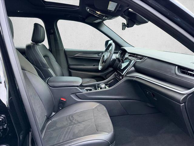 Used 2025 Jeep Grand Cherokee L Altitude image 21