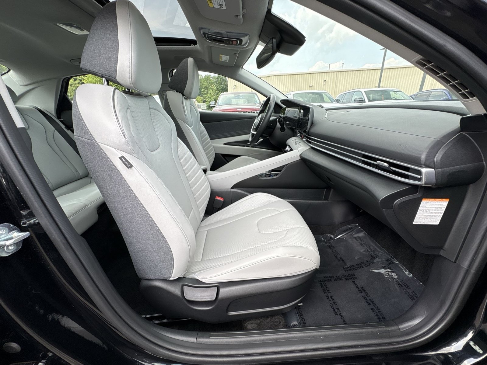 Used 2025 Hyundai Elantra Limited FWD image 27