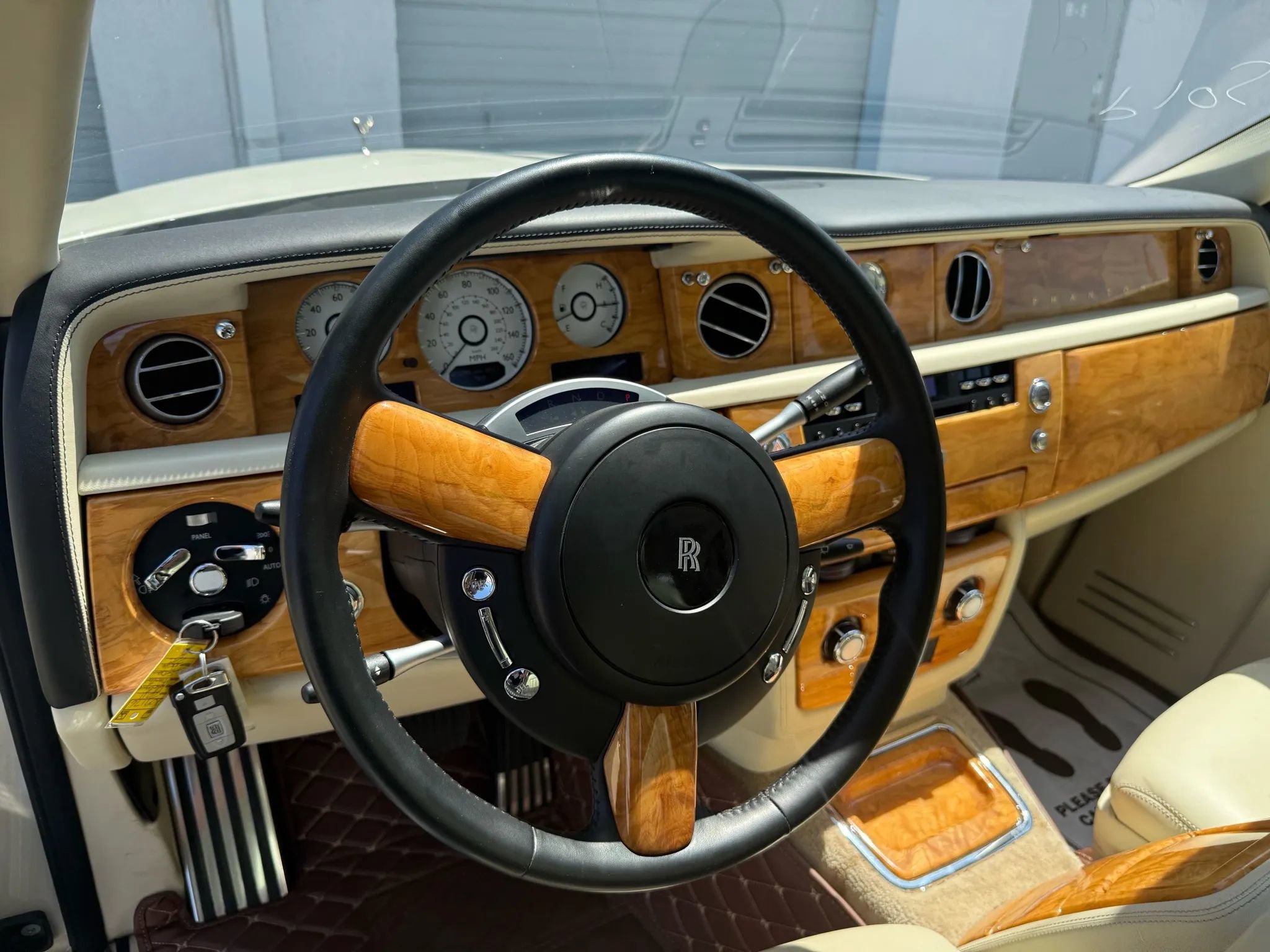 Used 2011 Rolls-Royce Phantom Sedan image 17