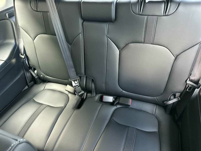 Used 2025 Honda Pilot Touring image 18