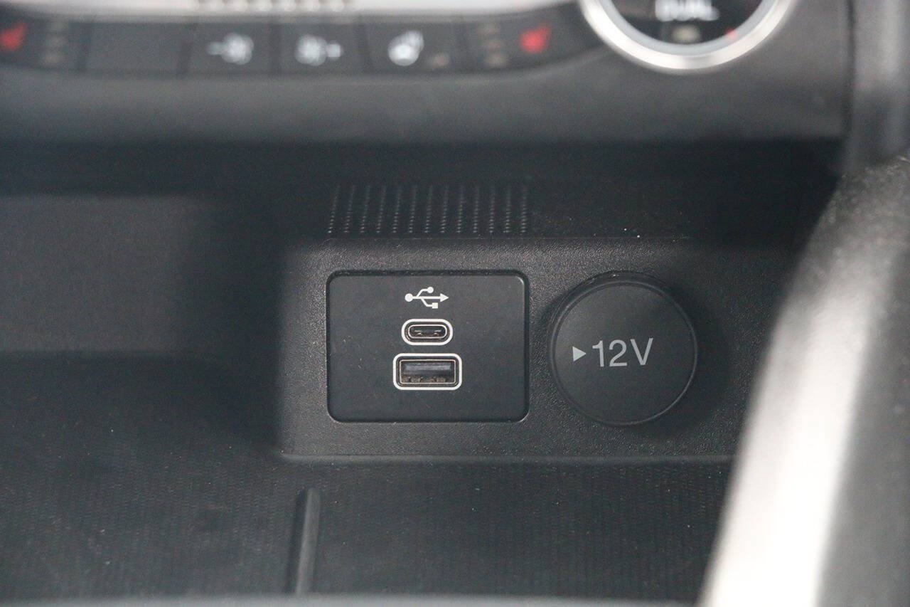 Certified 2025 Ford Escape ST-Line Select AWD/4WD image 21