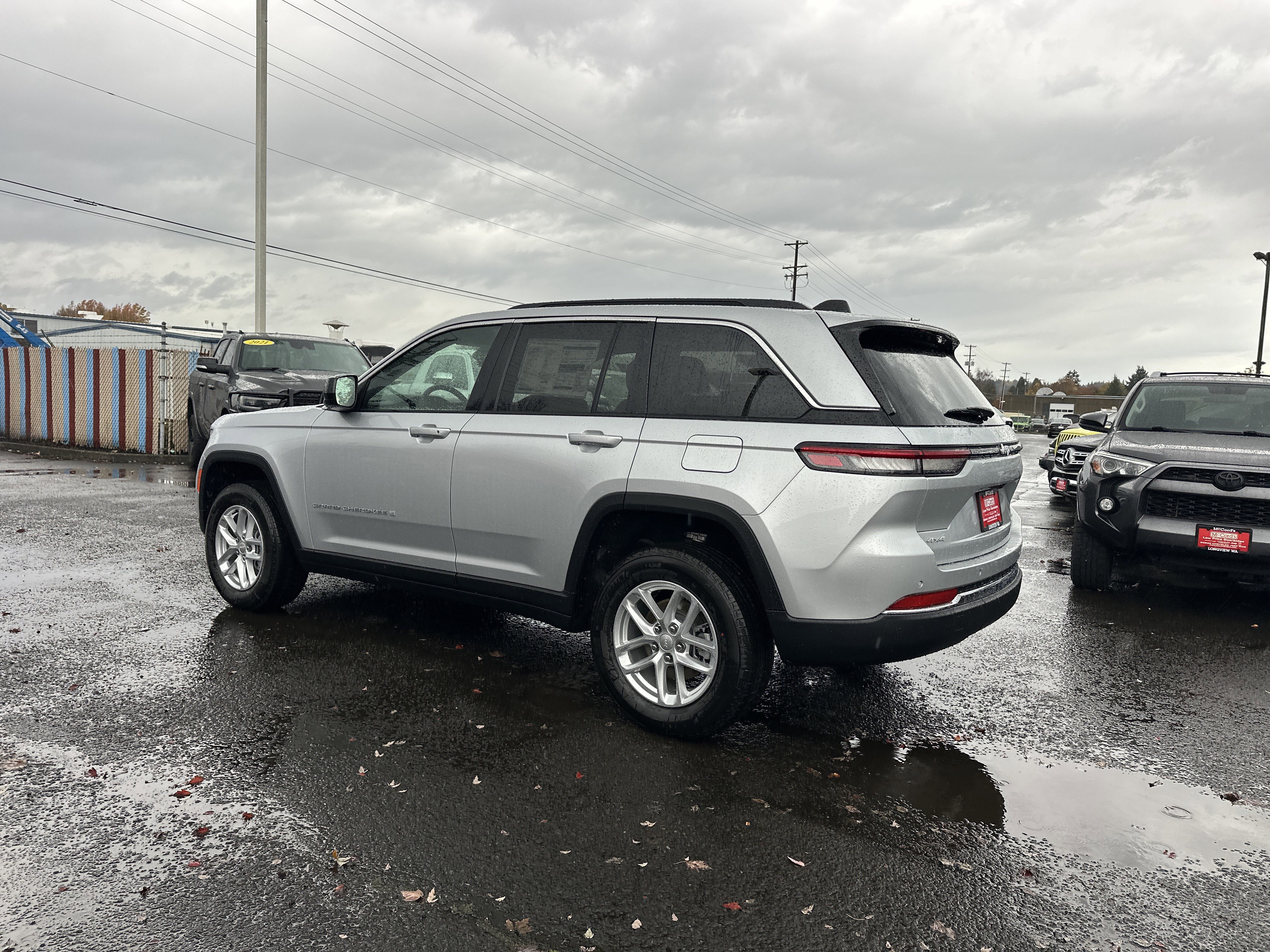 New 2025 Jeep Grand Cherokee Laredo X w/ Luxury Tech Group I image 3