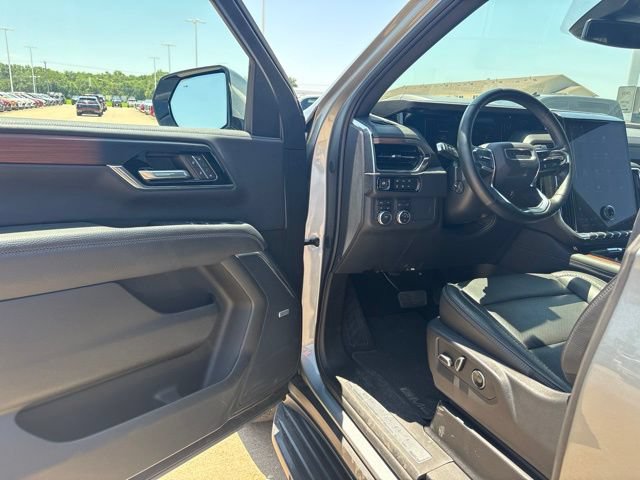 Used 2025 GMC Yukon XL Denali AWD/4WD image 9