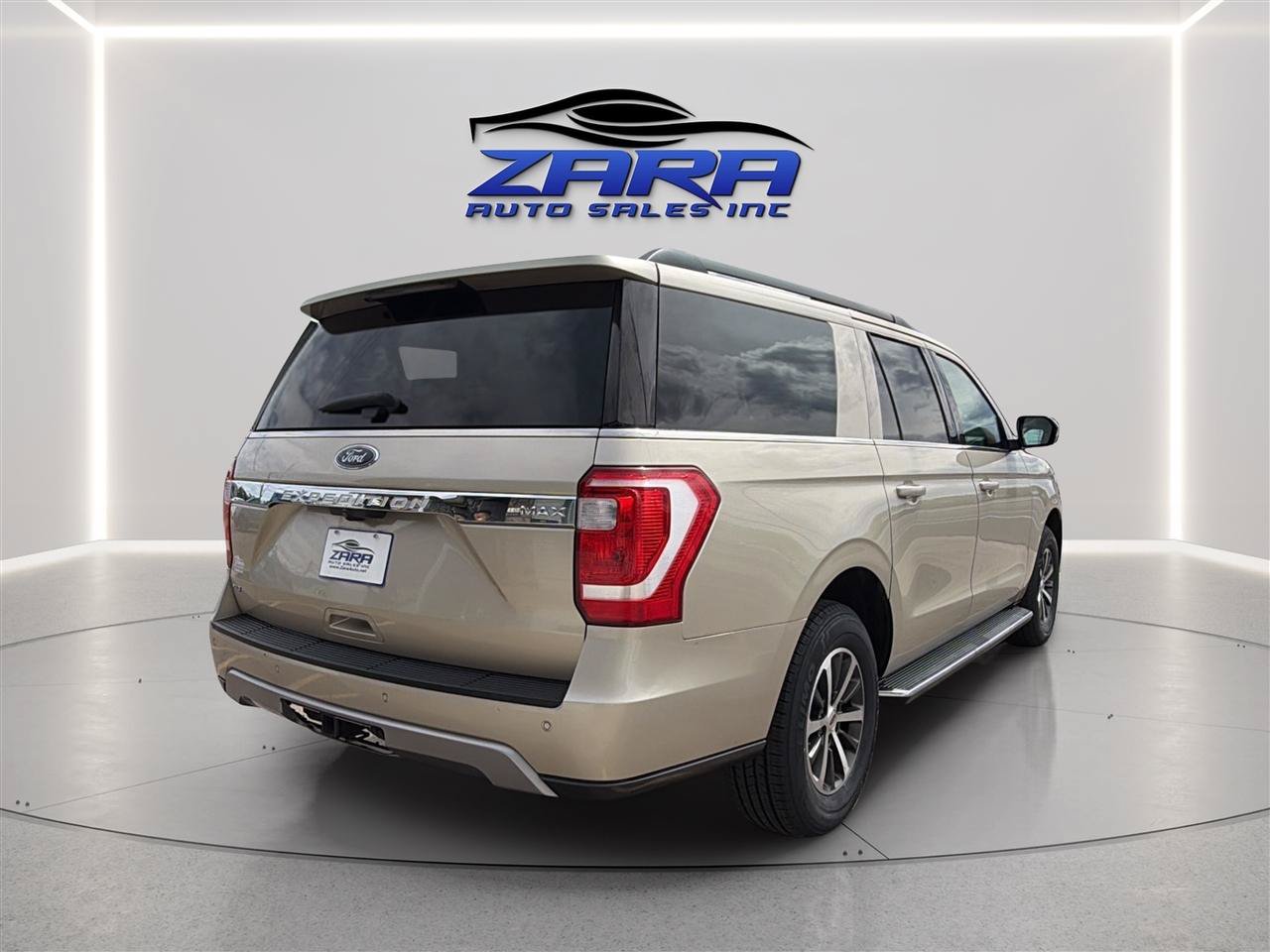 Used 2018 Ford Expedition Max XLT w/ Equipment Group 202A AWD/4WD image 7